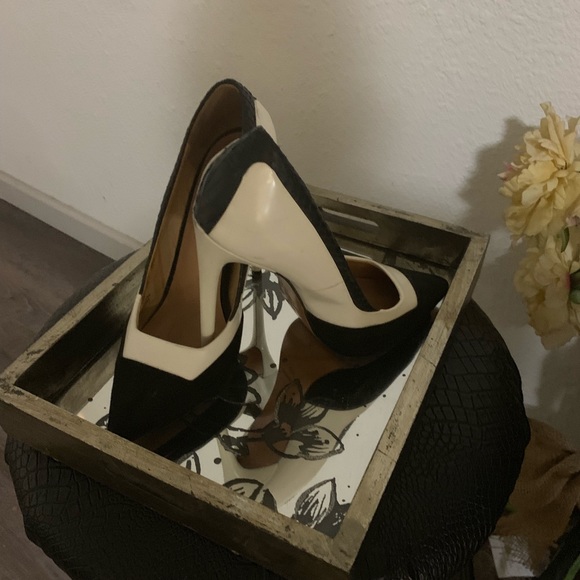 L.A.M.B. Heels Size 6 - Picture 2 of 3